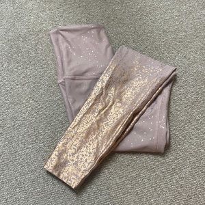 Beyond yoga blush leggings with rose gold detail. Size xs